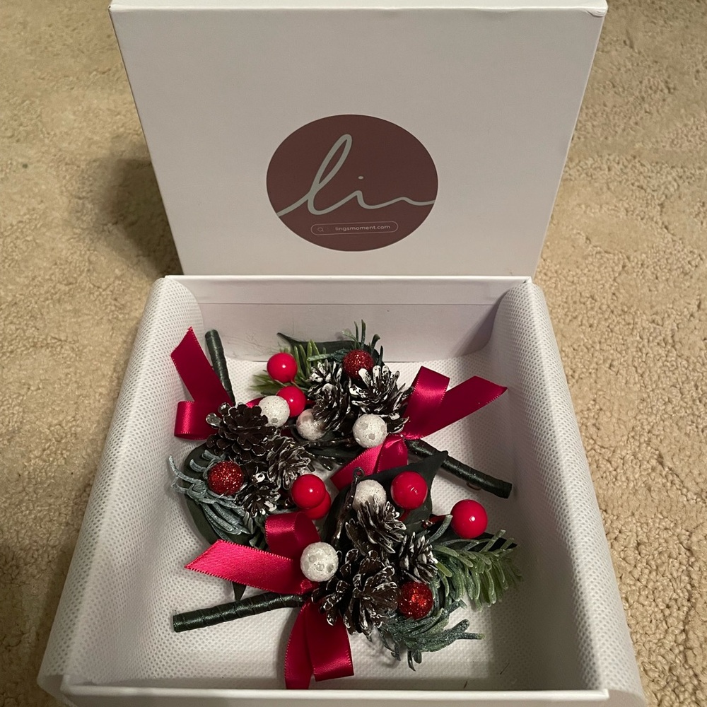 ❤️🤍Set of 3 Bridal Boutonnières by Ling’s Moment. Brand new w/tags.🤍❤️